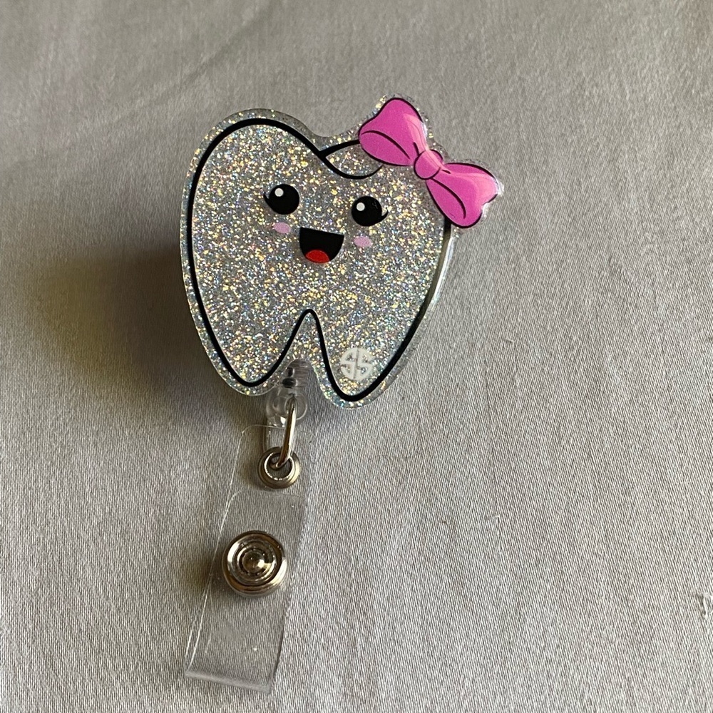 Glitter Tooth Badge Reel with Pink Bow and Small Pouch - Picture 3 of 6